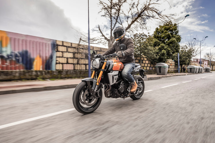 Suzuki GSX-8T